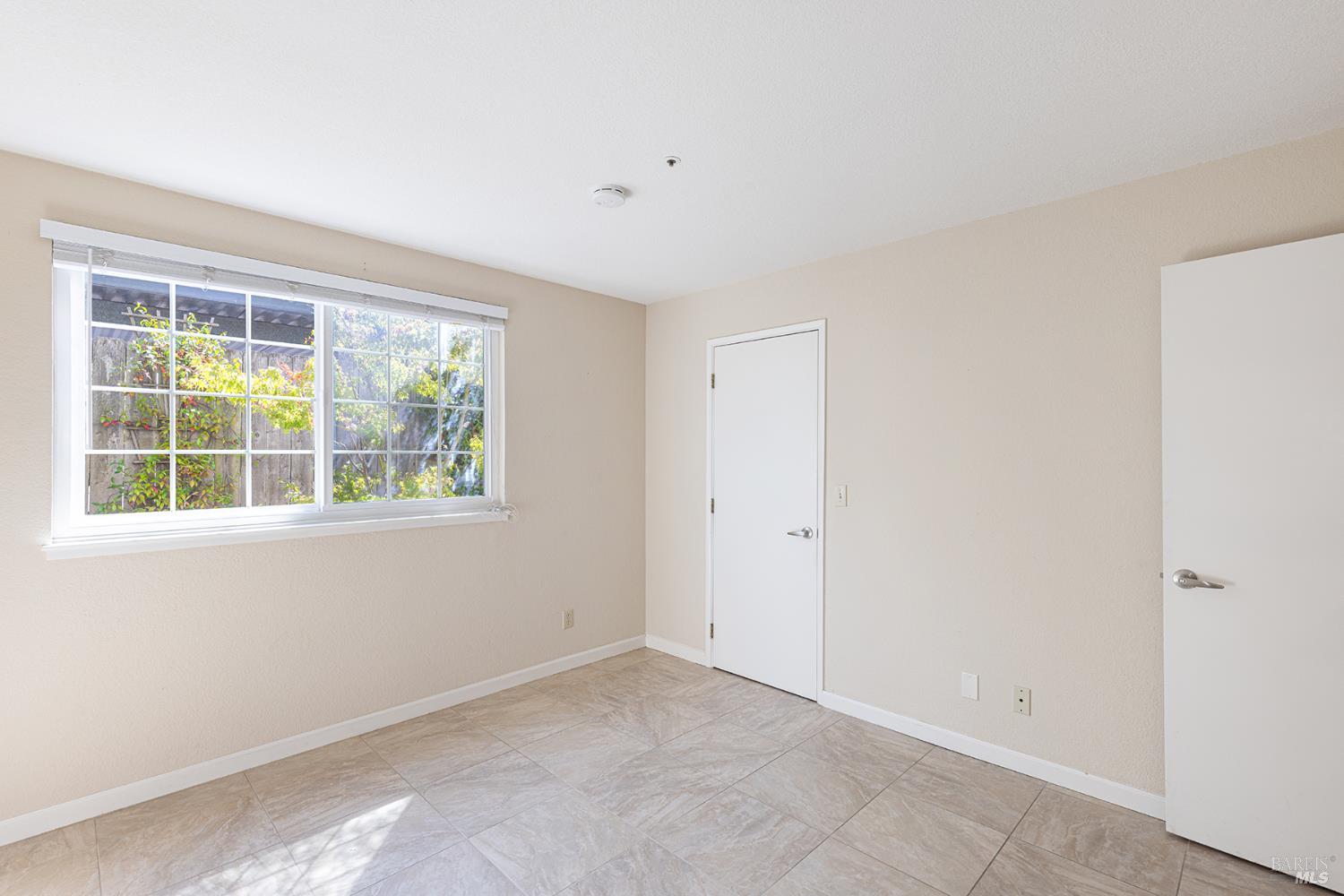 2773 Elks Way Napa, CA 94558 - Photo 22 of 39 an empty room with a window