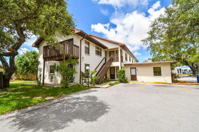 $1,695 | 8423 Seminole Boulevard, Unit 202, Seminole, FL 33772