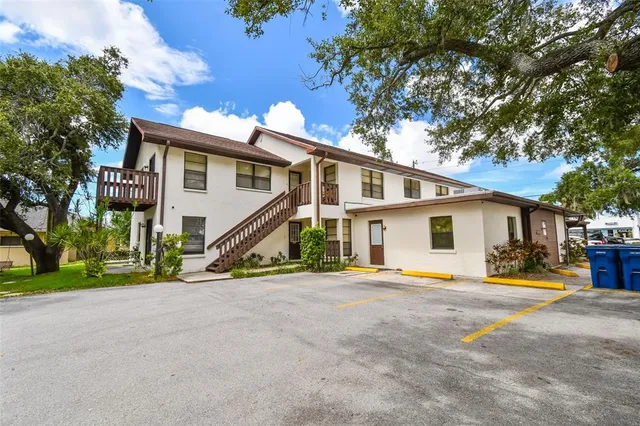 $1,695 | 8423 Seminole Boulevard, Unit 202, Seminole, FL 33772
