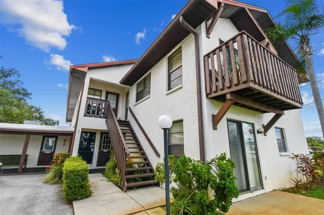 $1,695 | 8423 Seminole Boulevard, Unit 202, Seminole, FL 33772