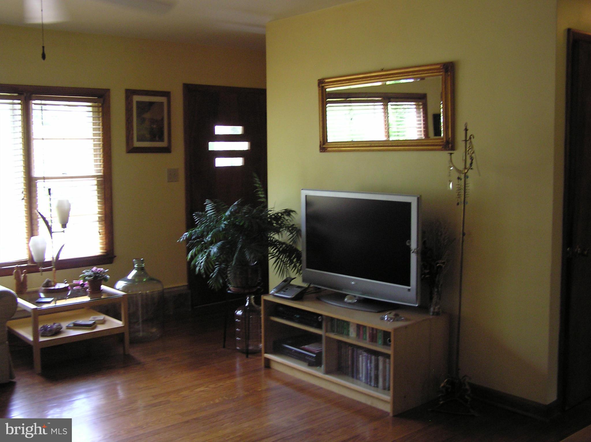 2200 Ridge Road Westminster, MD 21157 - Photo 5 of 21 Living Room