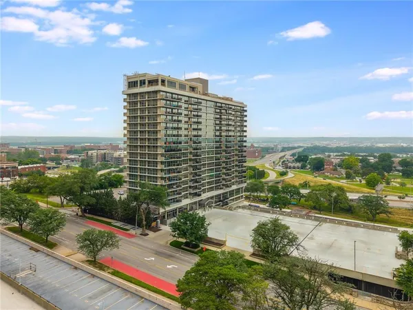 $399,900 | 600 Admiral Boulevard, Unit 1505, Kansas City, MO 64106