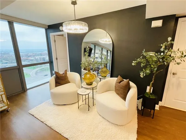 $399,900 | 600 Admiral Boulevard, Unit 1505, Kansas City, MO 64106