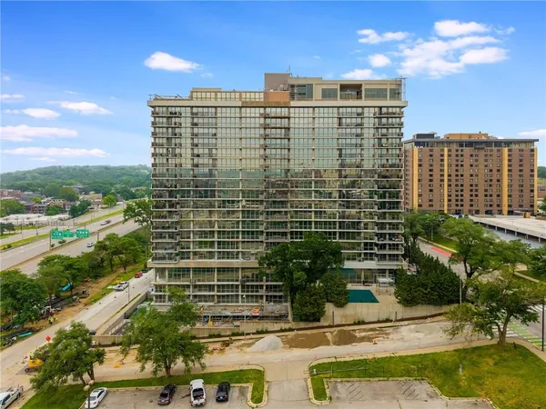 $399,900 | 600 Admiral Boulevard, Unit 1505, Kansas City, MO 64106
