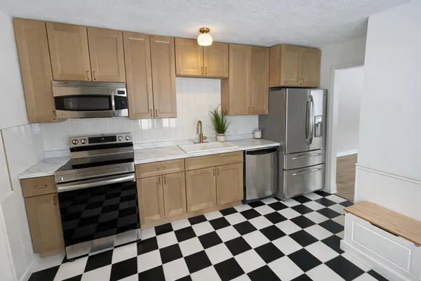 $280,500 | 233 Washington Avenue, Plainwell, MI 49080