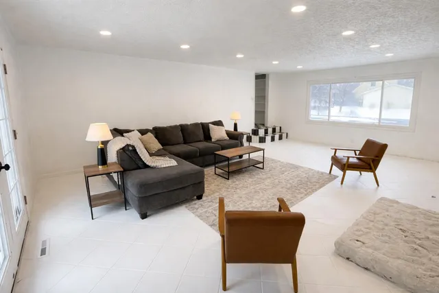 $280,000 | 233 Washington Avenue, Plainwell, MI 49080