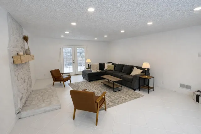 $280,000 | 233 Washington Avenue, Plainwell, MI 49080