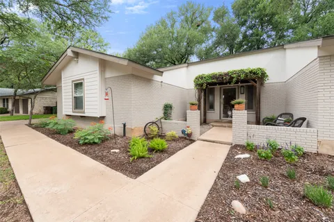 $469,000 | 302 South Lake Creek Drive, Round Rock, TX 78681