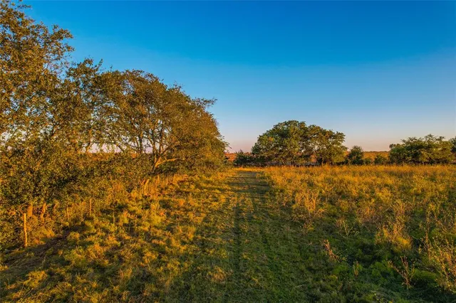 $1,000,000 | 515 County Road 262, Crawford, TX 76638