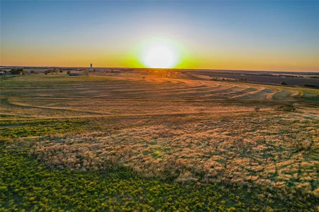 $1,000,000 | 515 County Road 262, Crawford, TX 76638
