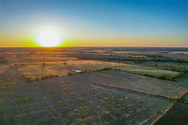 $1,000,000 | 515 County Road 262, Crawford, TX 76638