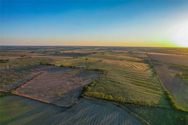 $1,000,000 | 515 County Road 262, Crawford, TX 76638
