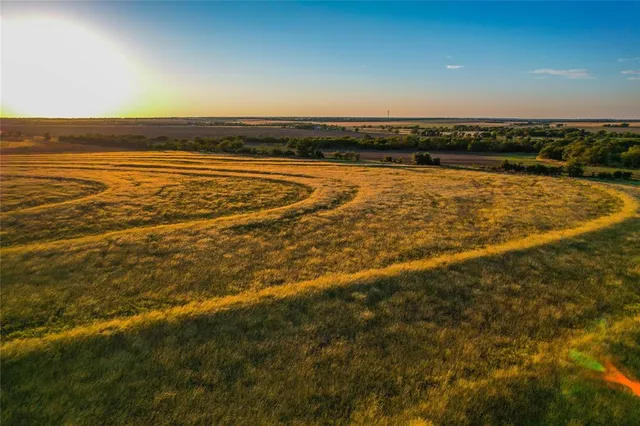 $1,000,000 | 515 County Road 262, Crawford, TX 76638