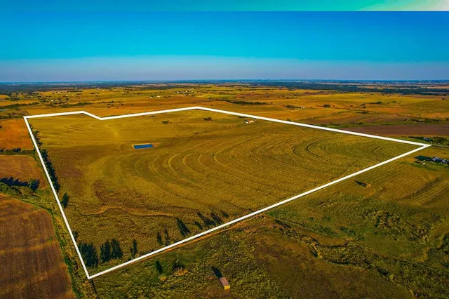 $1,000,000 | 515 County Road 262, Crawford, TX 76638