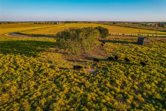 $1,000,000 | 515 County Road 262, Crawford, TX 76638