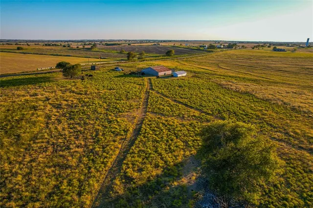 $1,000,000 | 515 County Road 262, Crawford, TX 76638
