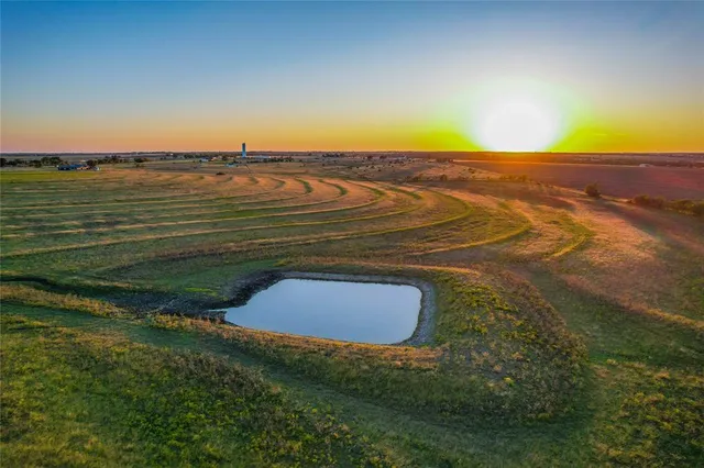 $1,000,000 | 515 County Road 262, Crawford, TX 76638