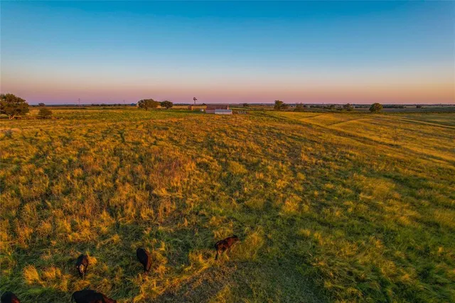 $1,000,000 | 515 County Road 262, Crawford, TX 76638