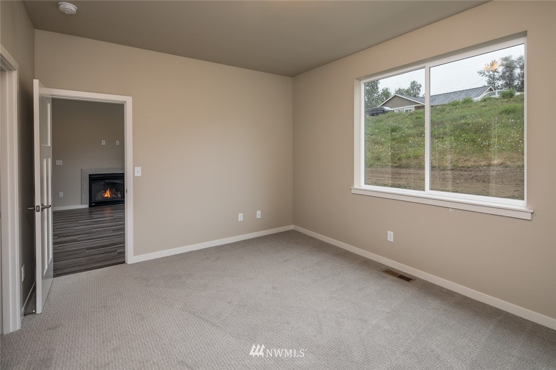 2077 Roxy Loop Ferndale, WA 98248 - Photo 12 of 31 Gallery Image 12
