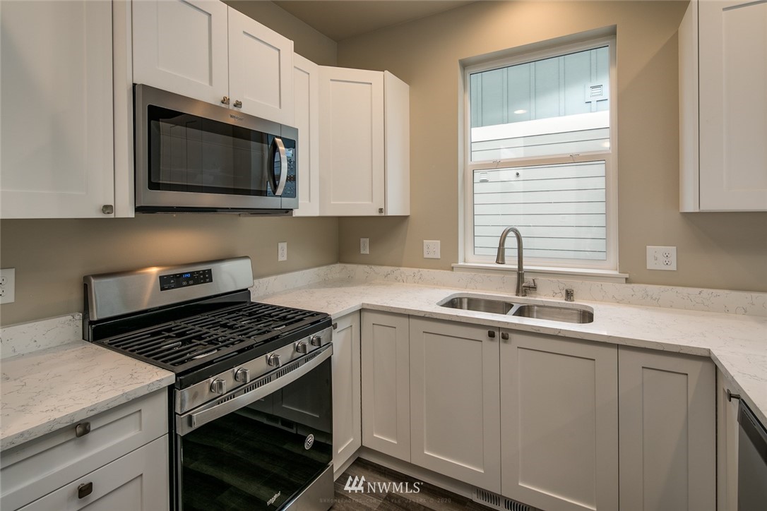 2077 Roxy Loop Ferndale, WA 98248 - Photo 8 of 31 Gallery Image 8