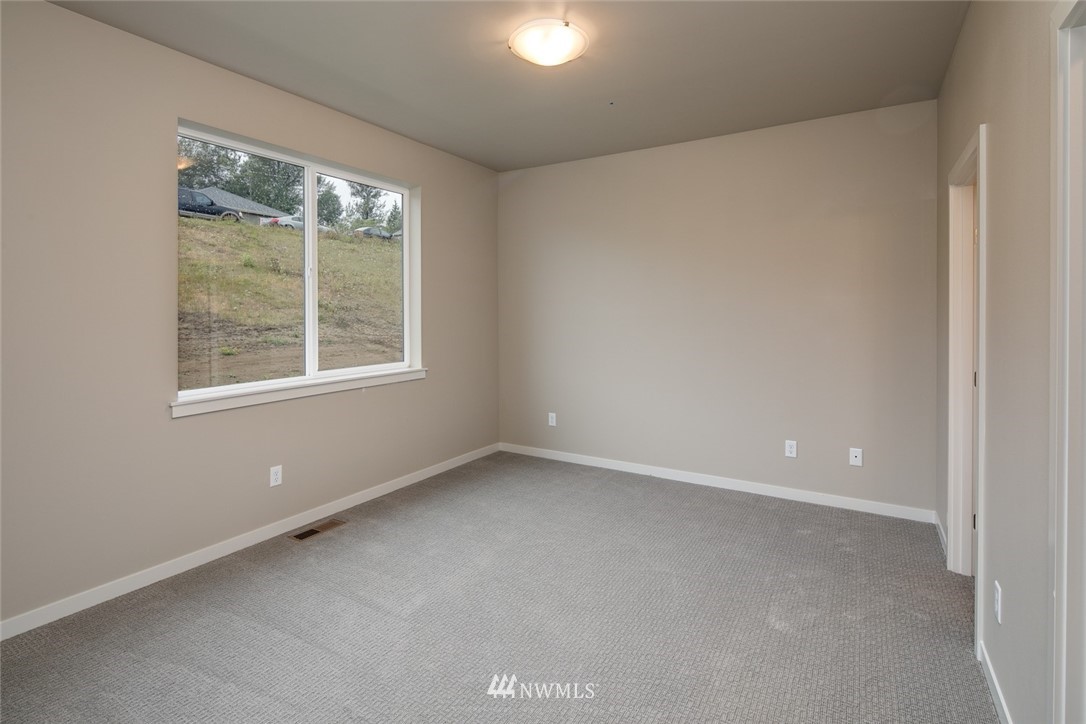 2077 Roxy Loop Ferndale, WA 98248 - Photo 10 of 31 Gallery Image 10