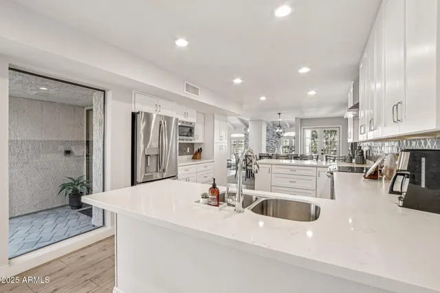 $1,325,000 | 2626 East Arizona Biltmore Circle, Unit 14, Phoenix, AZ 85016