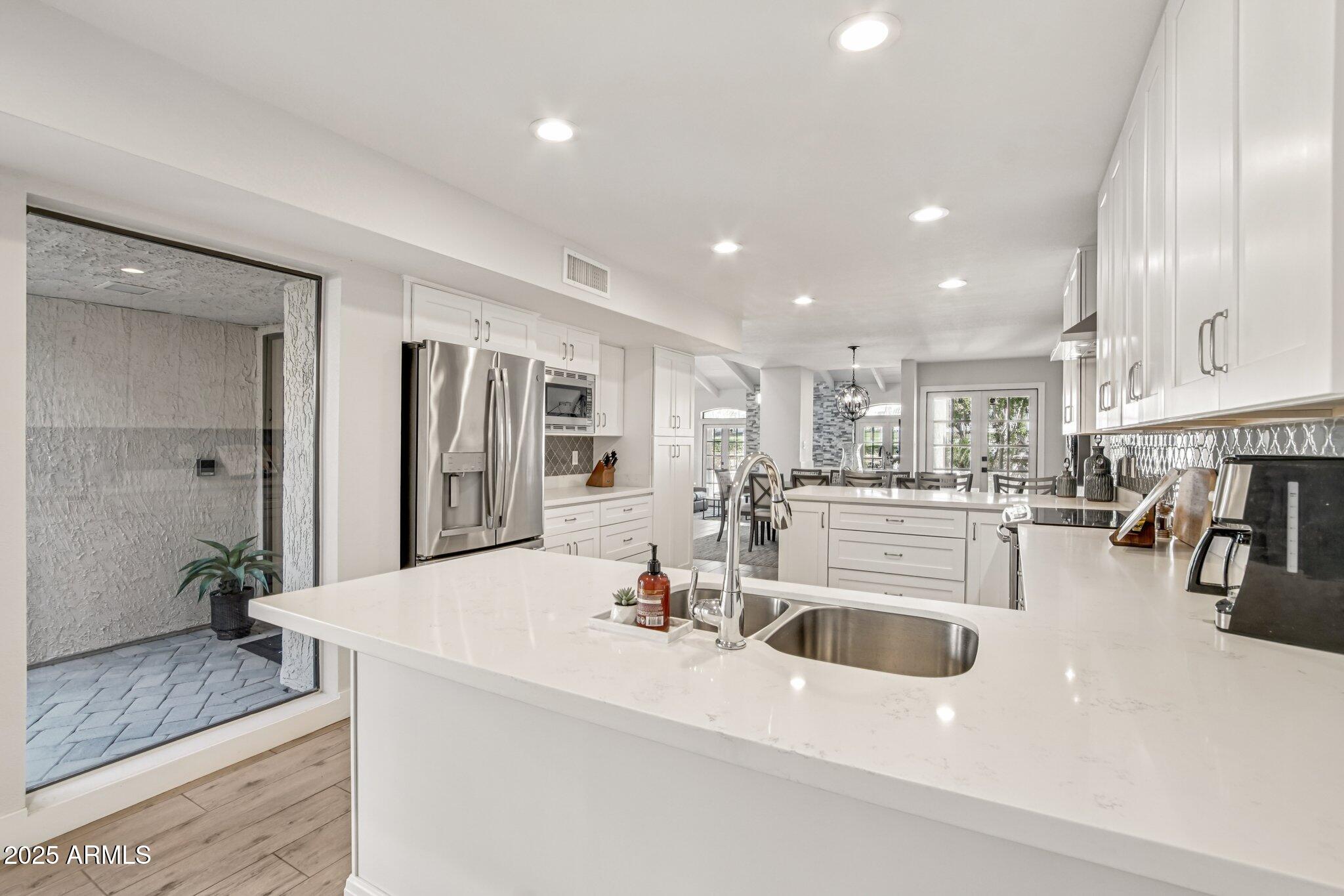 2626 East Arizona Biltmore Circle, Unit 14 Phoenix, AZ 85016 - Photo 13 of 52 2 Breakfast Bar's