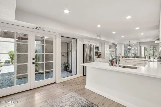 $1,325,000 | 2626 East Arizona Biltmore Circle, Unit 14, Phoenix, AZ 85016