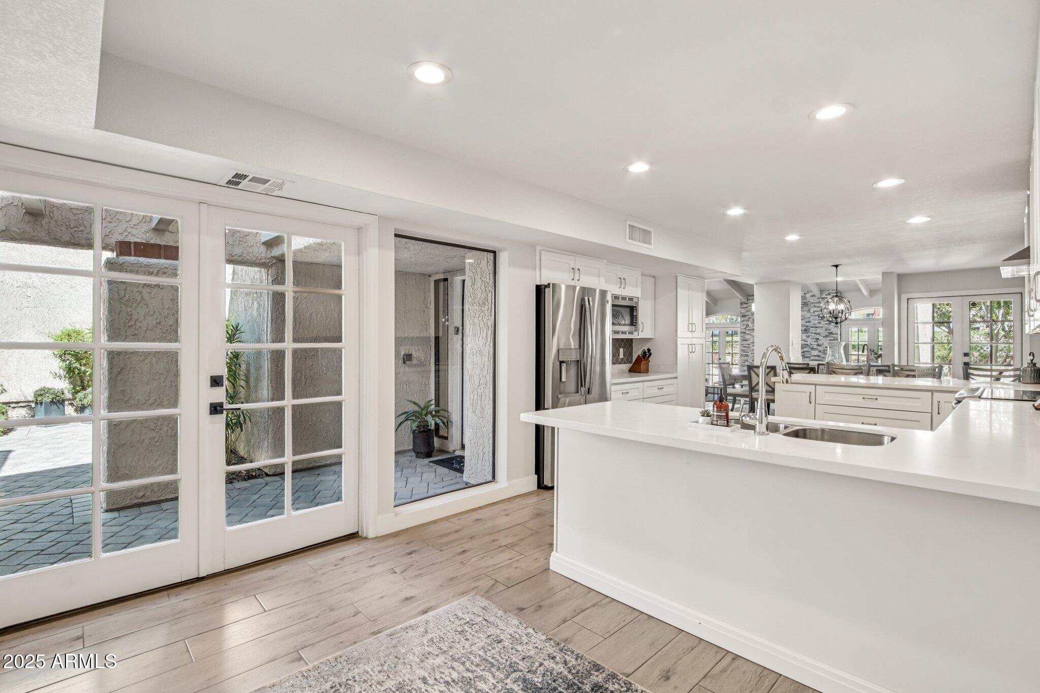 2626 East Arizona Biltmore Circle, Unit 14 Phoenix, AZ 85016 - Photo 16 of 52 Eat In Kitchen Nook
