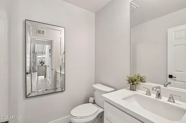 $1,325,000 | 2626 East Arizona Biltmore Circle, Unit 14, Phoenix, AZ 85016