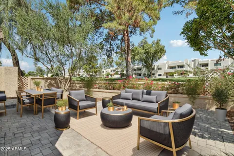 $1,399,000 | 2626 East Arizona Biltmore Circle, Unit 14, Phoenix, AZ 85016