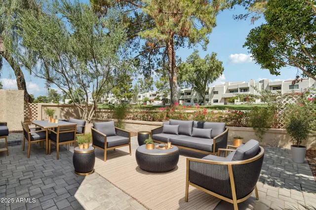 $1,325,000 | 2626 East Arizona Biltmore Circle, Unit 14, Phoenix, AZ 85016