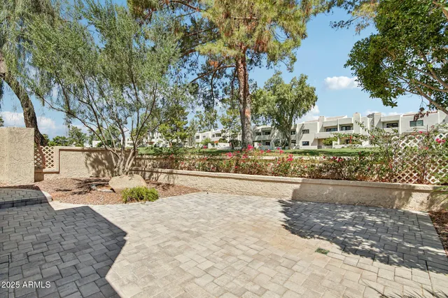 $1,325,000 | 2626 East Arizona Biltmore Circle, Unit 14, Phoenix, AZ 85016