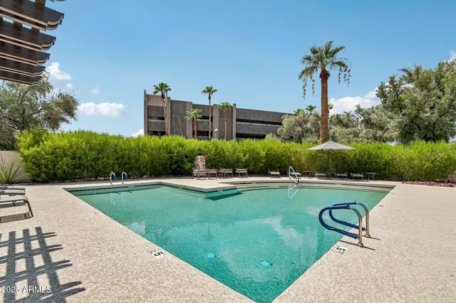 $1,325,000 | 2626 East Arizona Biltmore Circle, Unit 14, Phoenix, AZ 85016