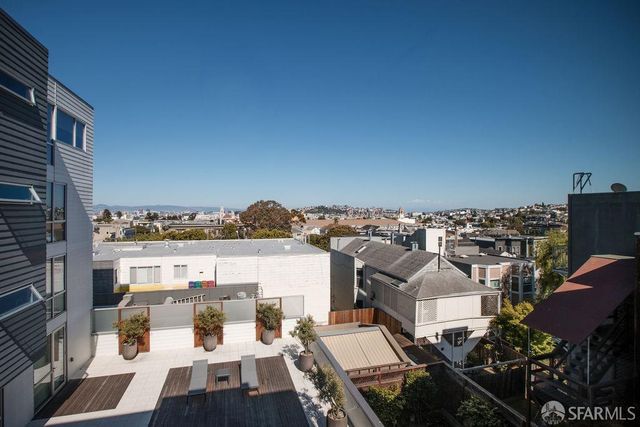 a picture of city view