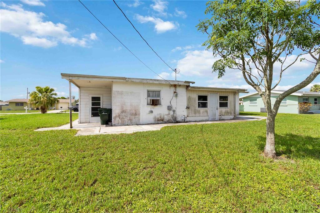417 Glen Oak Road Venice, FL 34293 - Photo 26 of 28 Back of Home