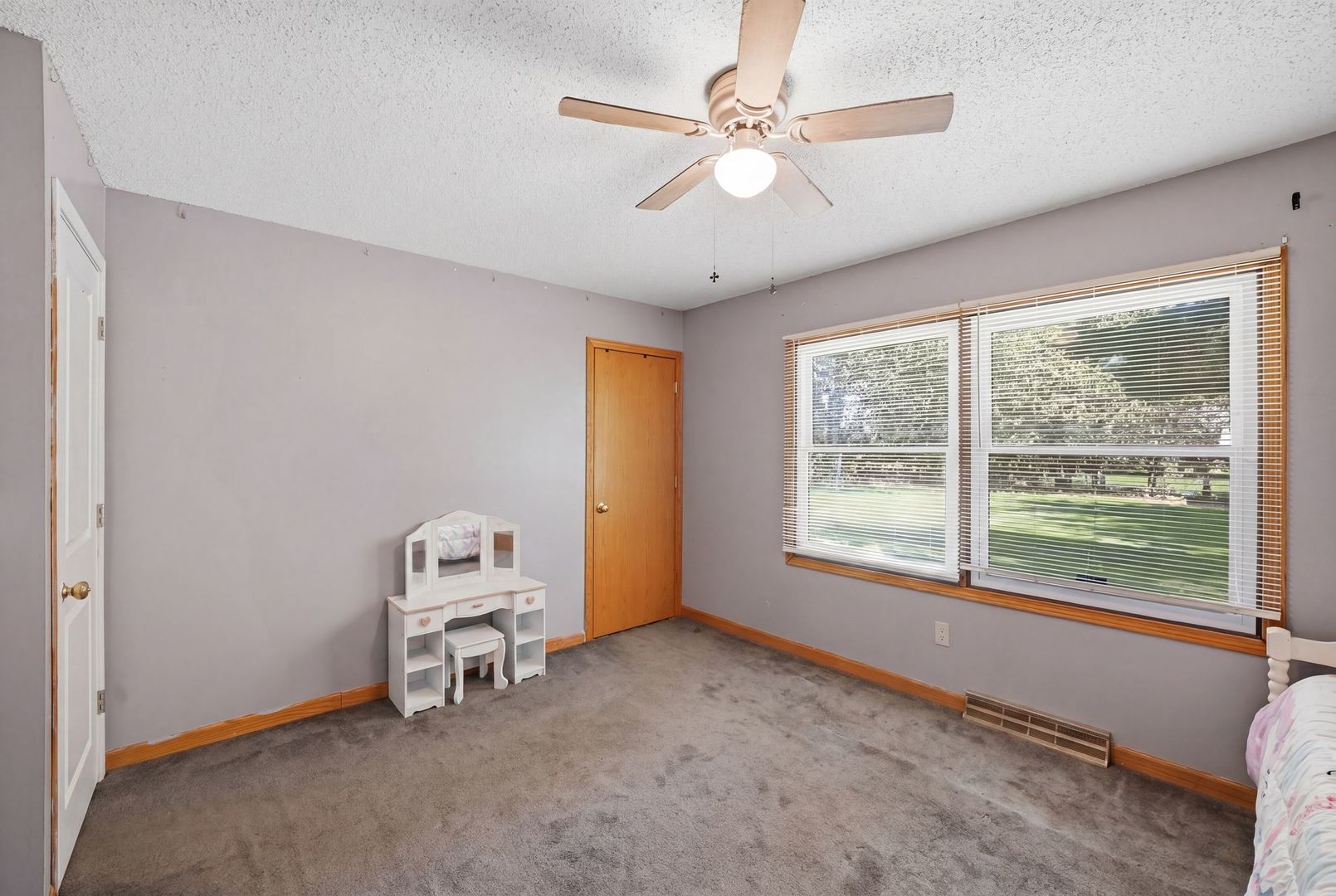 5645 Beebe Drive Rochelle, IL 61068 - Photo 24 of 43 a view of a livingroom with a workspace