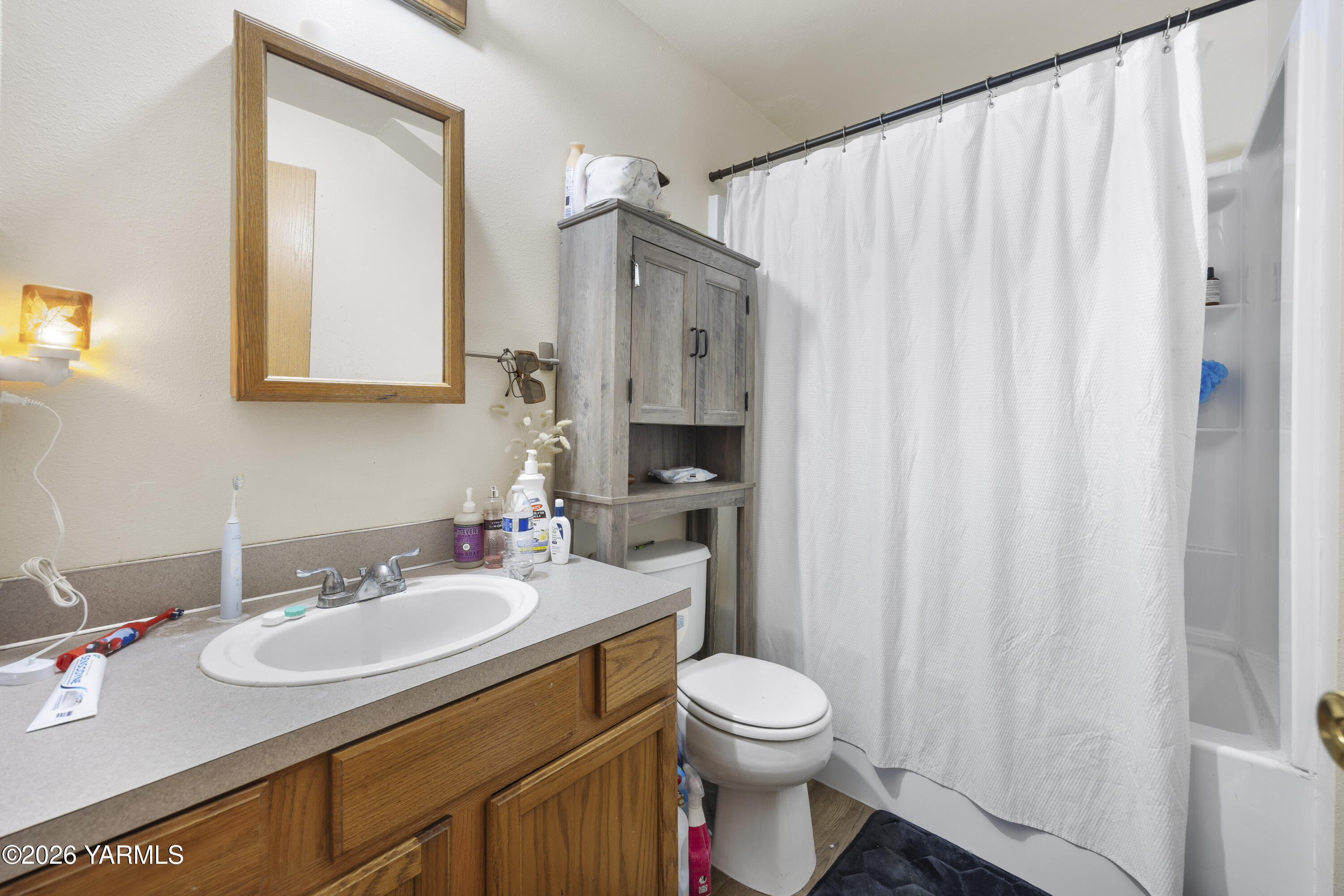 301 East 3rd Street Granger, WA 98932 - Photo 14 of 43 301 E 3rd St 1.22.26 Unit 5 12