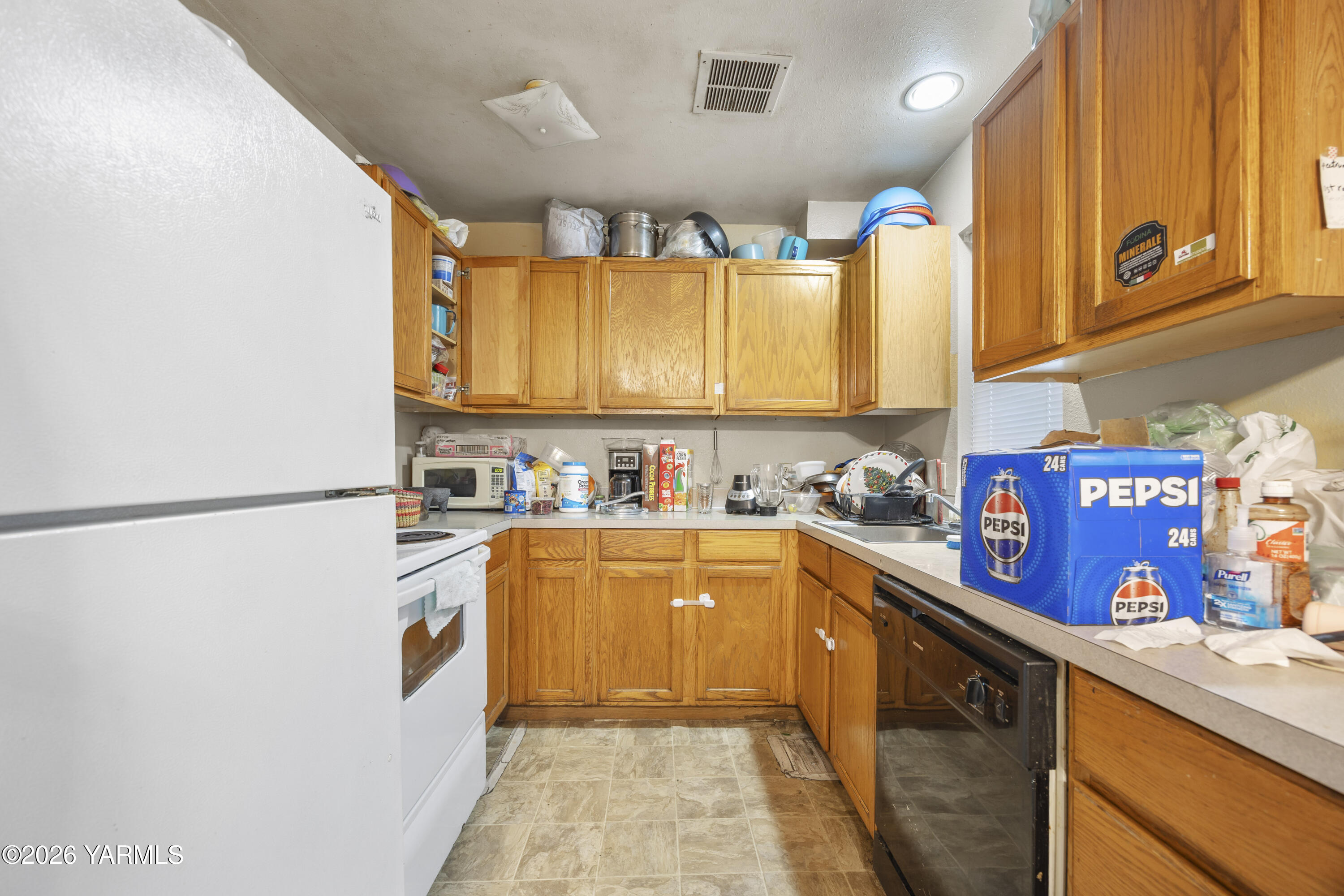 301 East 3rd Street Granger, WA 98932 - Photo 37 of 43 301 E 3rd St 1.22.26 Unit 8 1