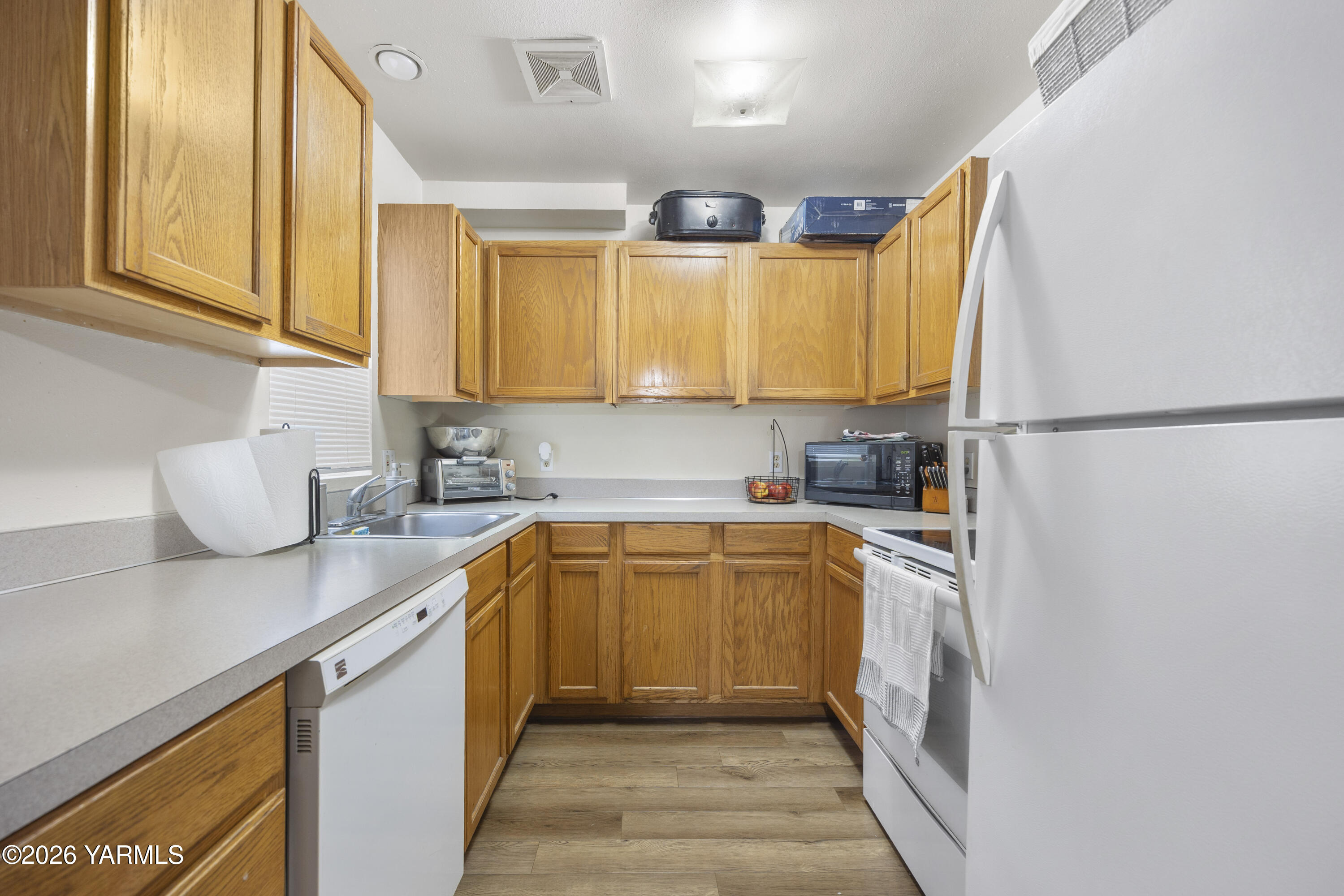 301 East 3rd Street Granger, WA 98932 - Photo 5 of 43 301 E 3rd St 1.22.26 Unit 5 1