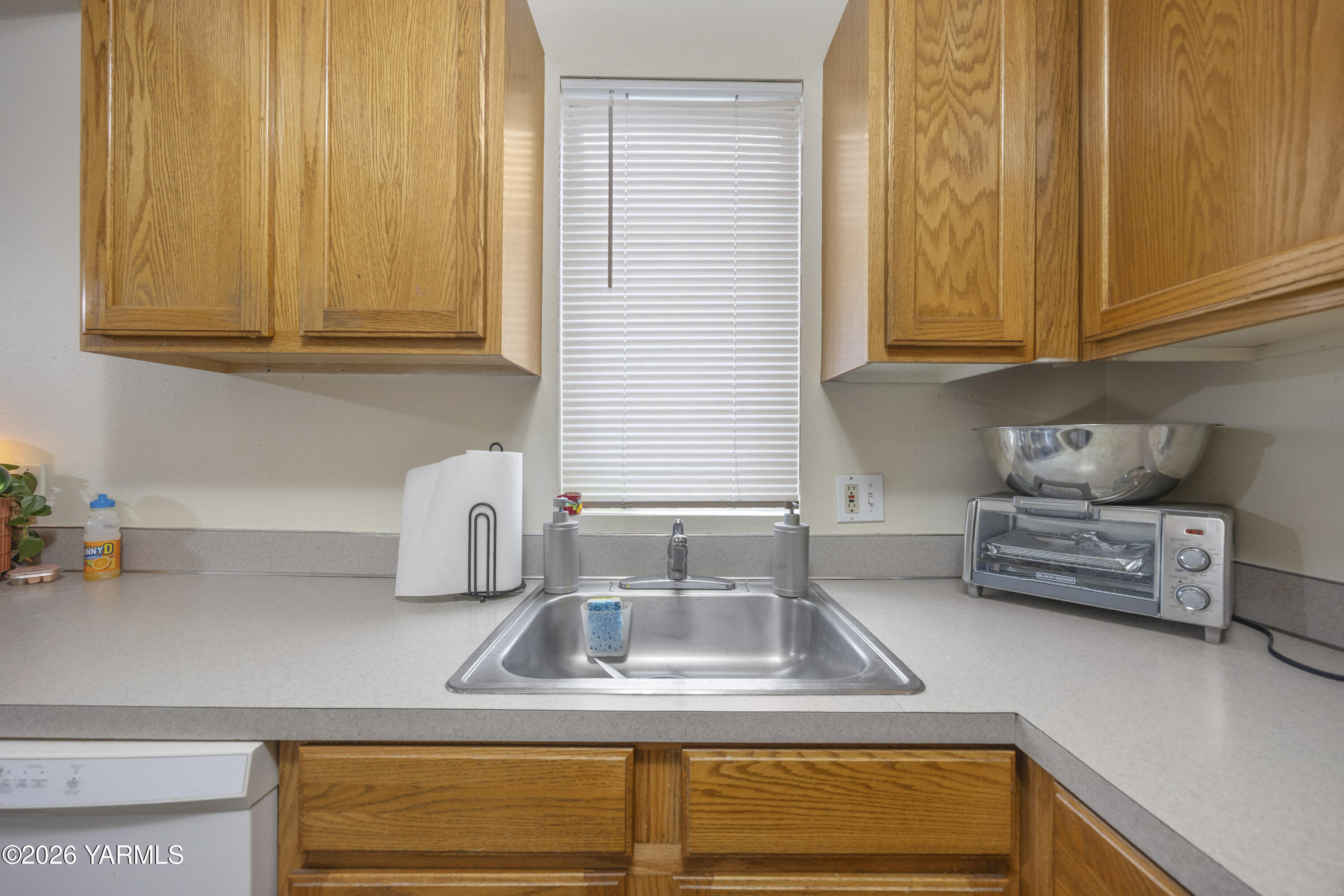 301 East 3rd Street Granger, WA 98932 - Photo 7 of 43 301 E 3rd St 1.22.26 Unit 5 3