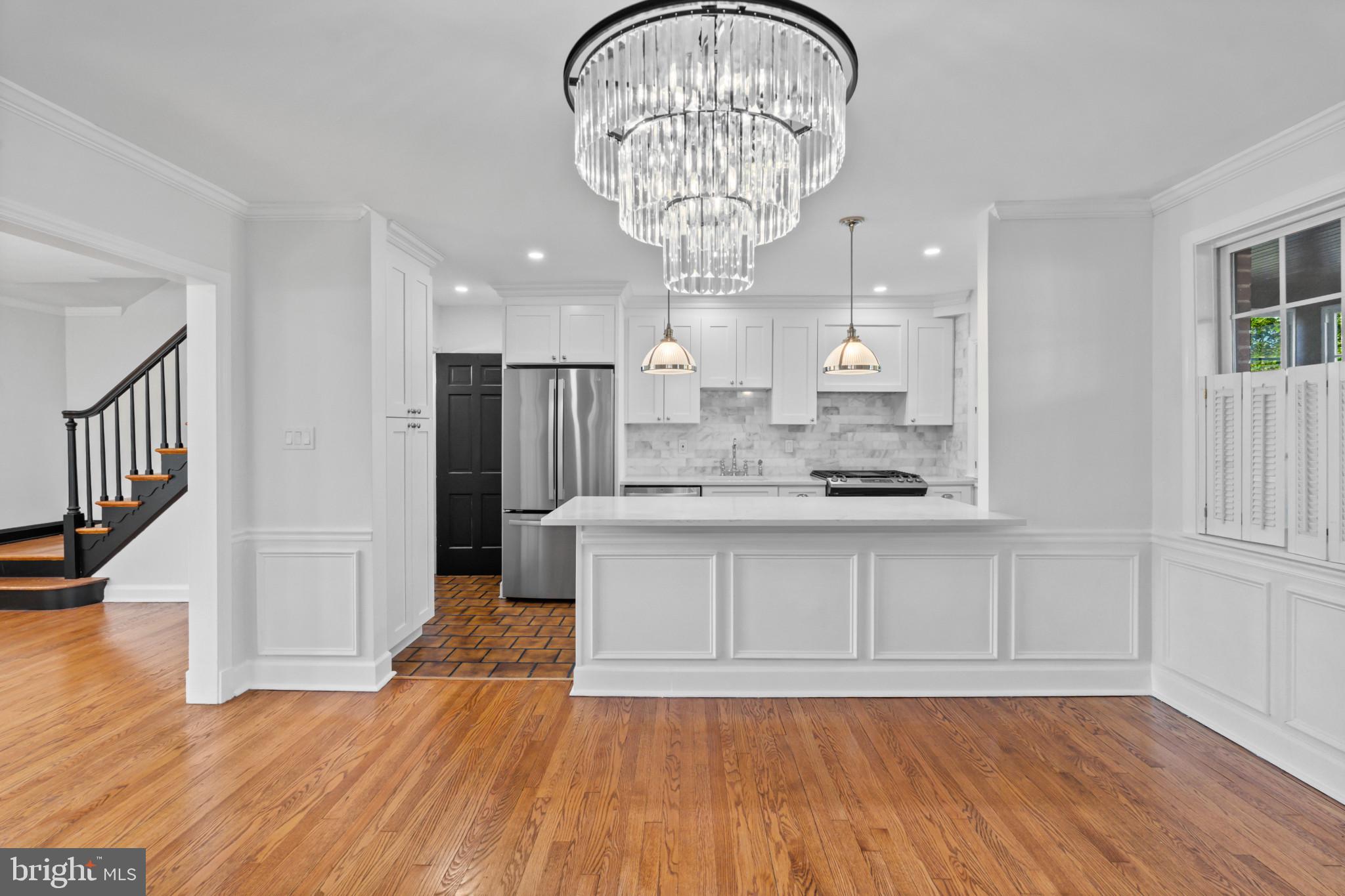 327 Stratford Road Baltimore, MD 21228 - Photo 8 of 28 Gallery Image 8