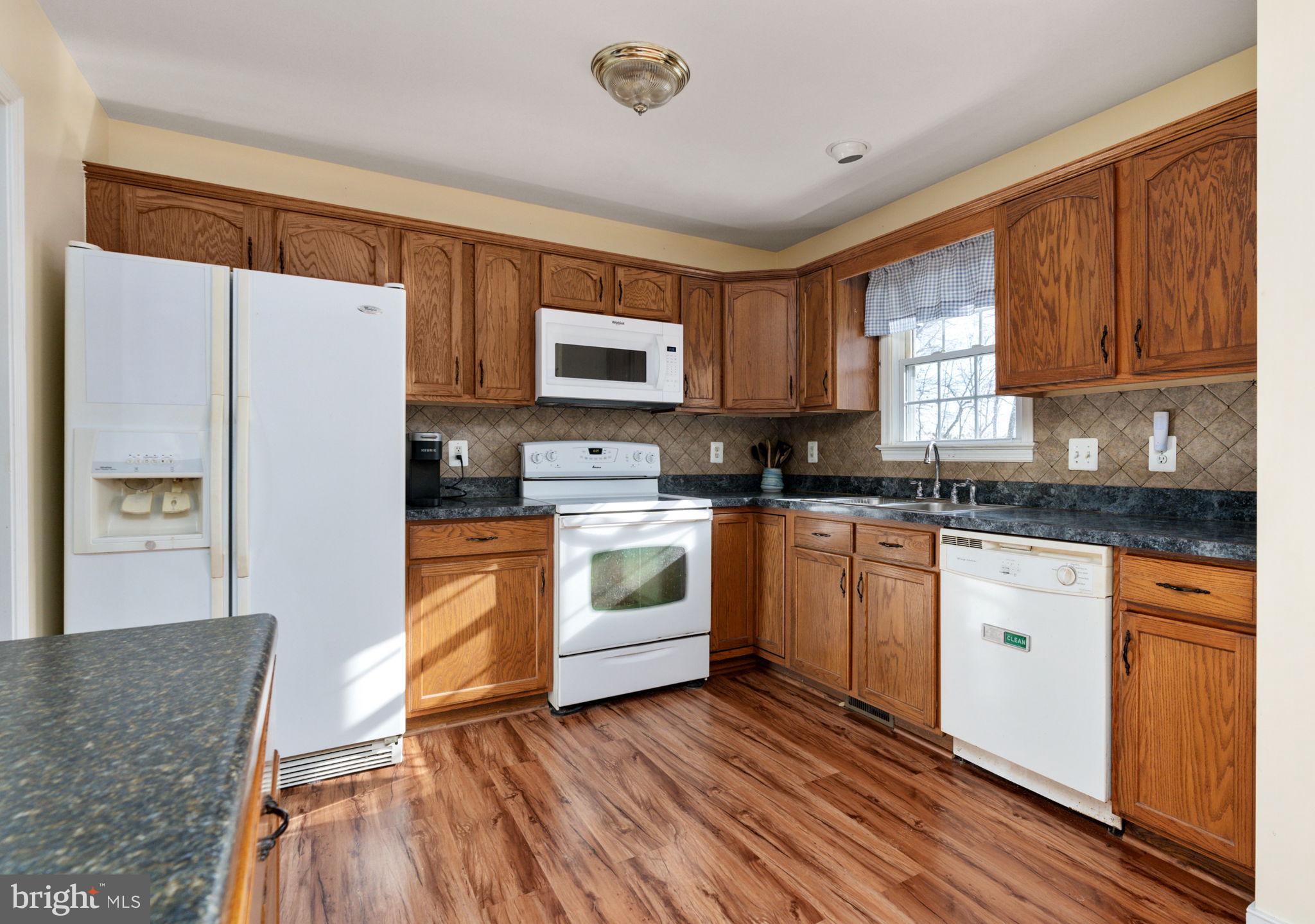 17214 Oak Ridge Lane Ruther Glen, VA 22546 - Photo 4 of 51 Gallery Image 4