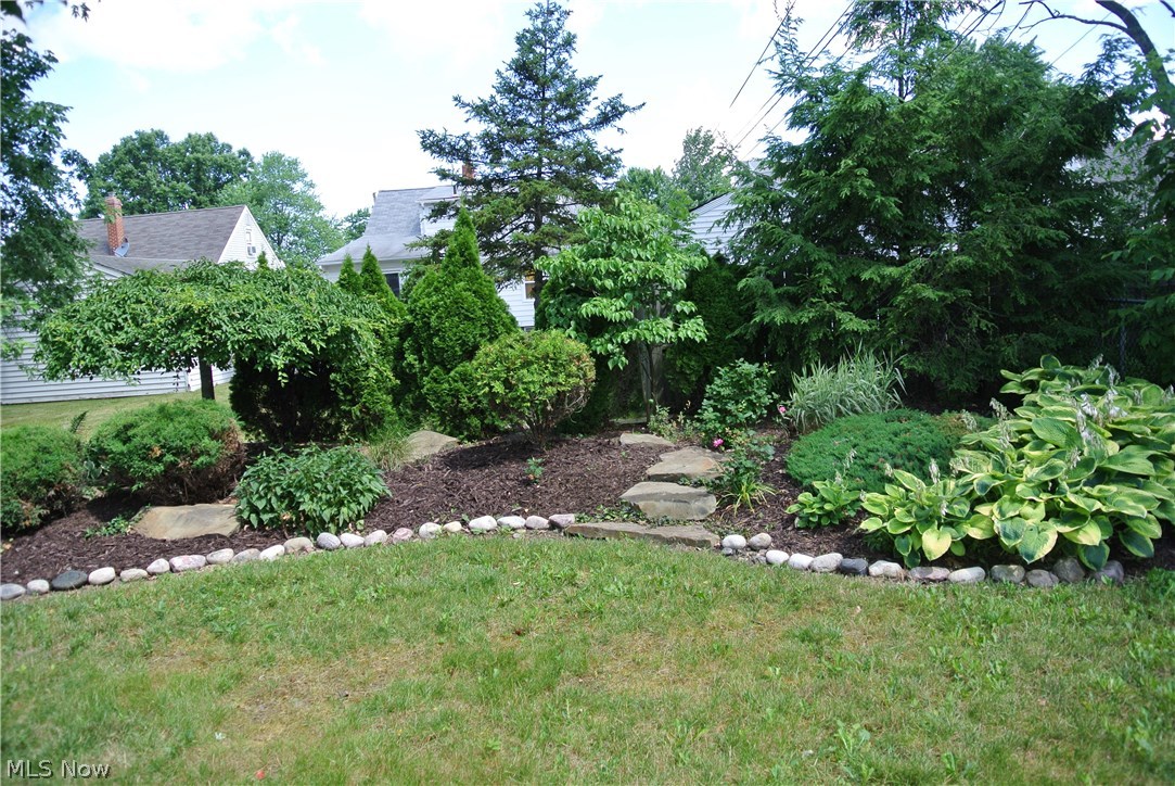 13519 Thraves Road Cleveland, OH 44125 - Photo 23 of 30 Back garden