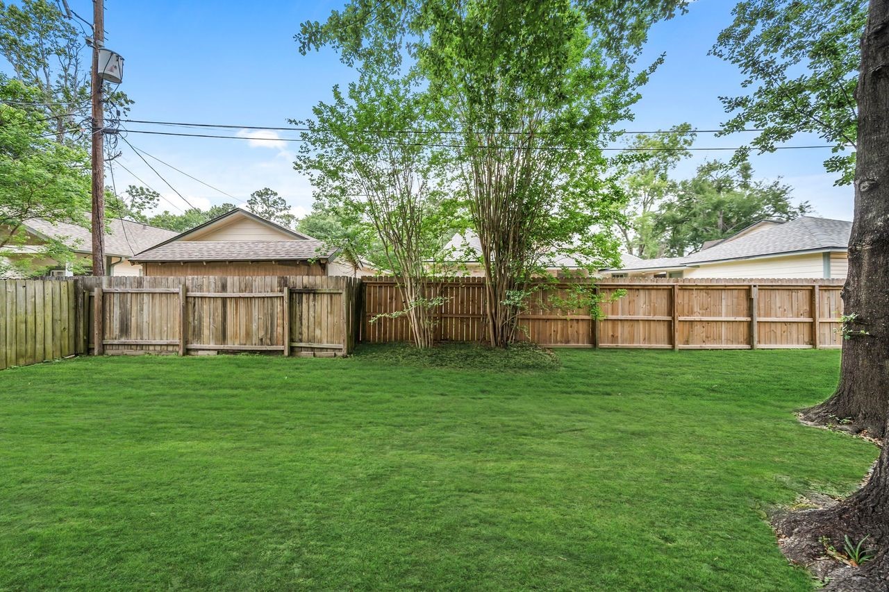 8 Flint Street Conroe, TX 77301 - Photo 20 of 21 Backyard