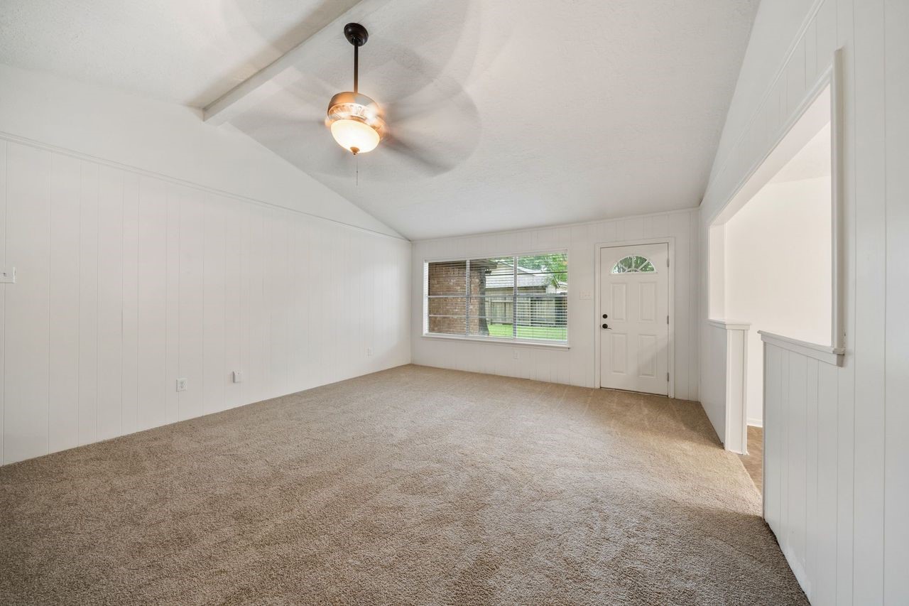 8 Flint Street Conroe, TX 77301 - Photo 9 of 21 Living Room