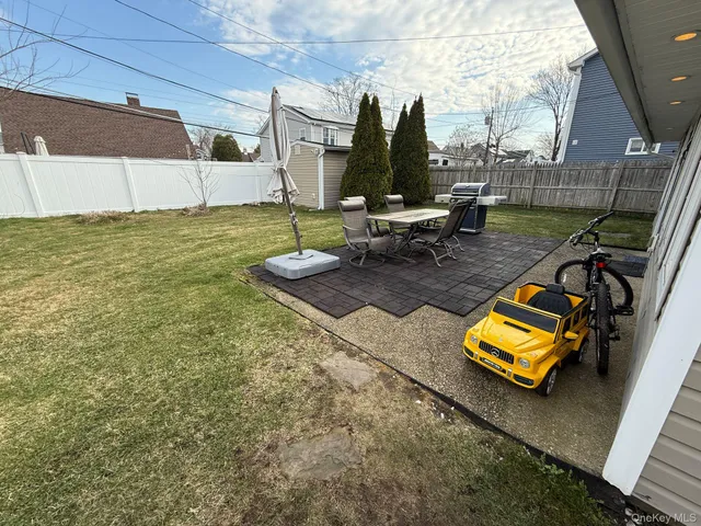 $720,000 | 5 Trumpet Lane, Levittown, NY 11756