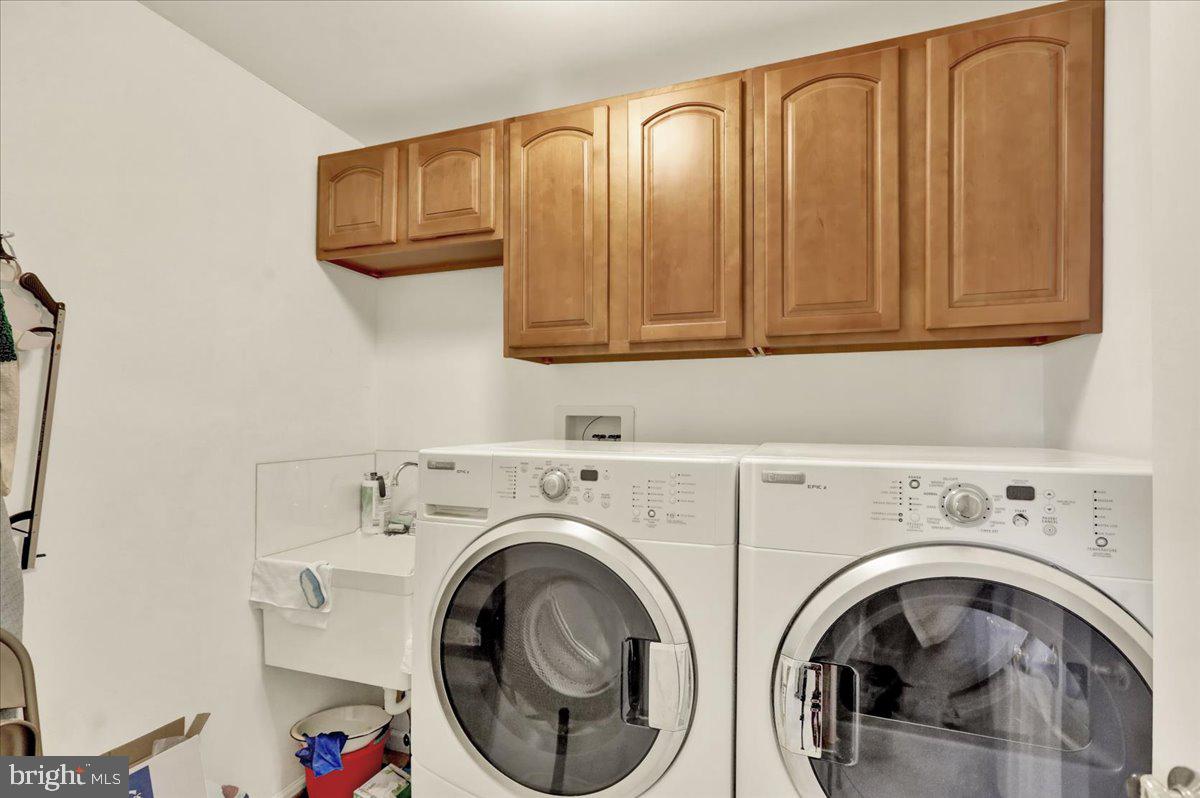 28 Sagebrook Drive Reading, PA 19606 - Photo 12 of 27 a utility room with dryer and washer