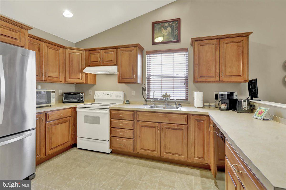 28 Sagebrook Drive Reading, PA 19606 - Photo 9 of 27 a kitchen with a sink stove and refrigerator