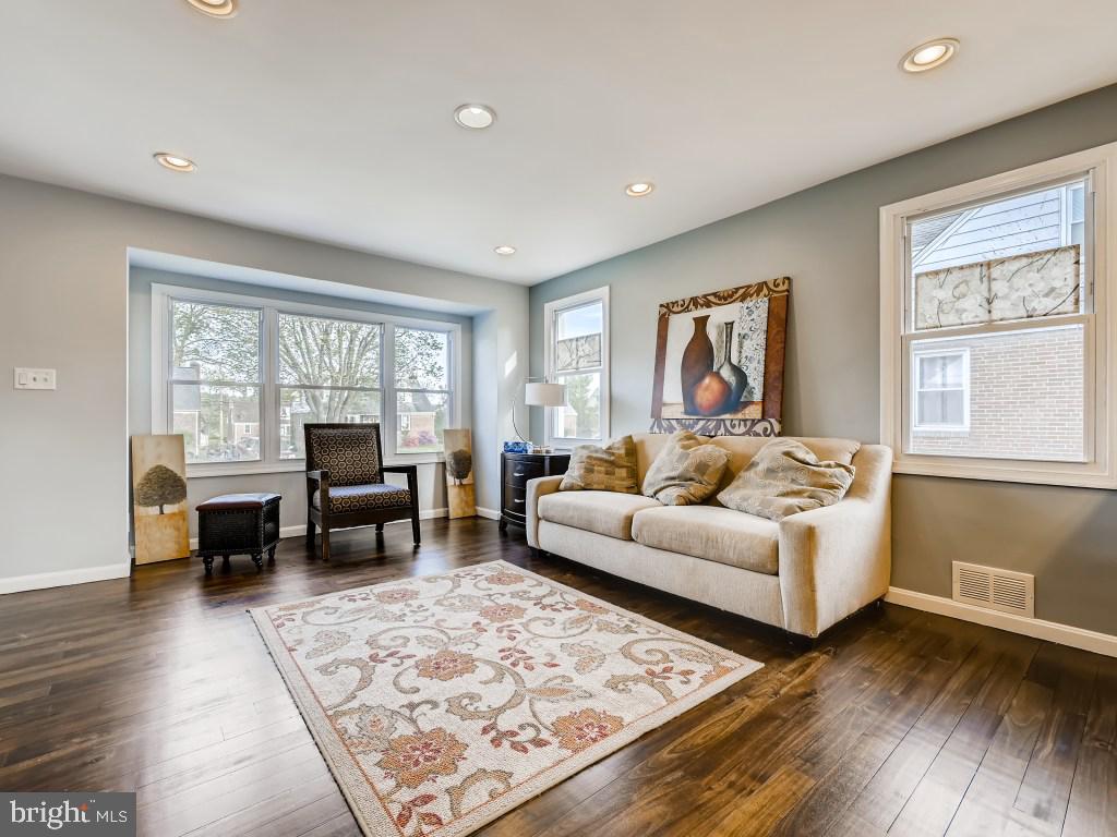 3314 Mayfair Road Baltimore, MD 21207 - Photo 4 of 25 main floor living room